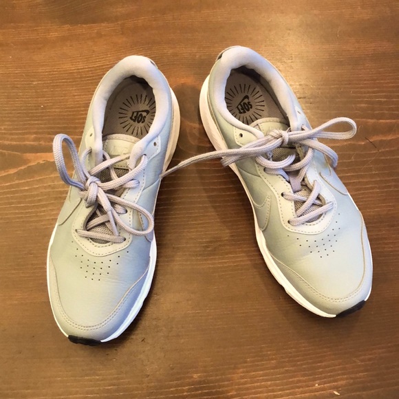 Nike Youth size 4 Gray - Picture 1 of 9